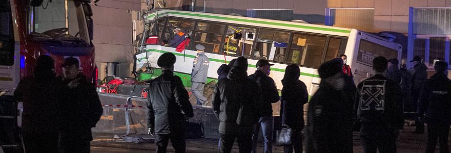 ДТП с автобусом у здания НовГУ: следствие не исключает, что водитель мог умереть до столкновения 